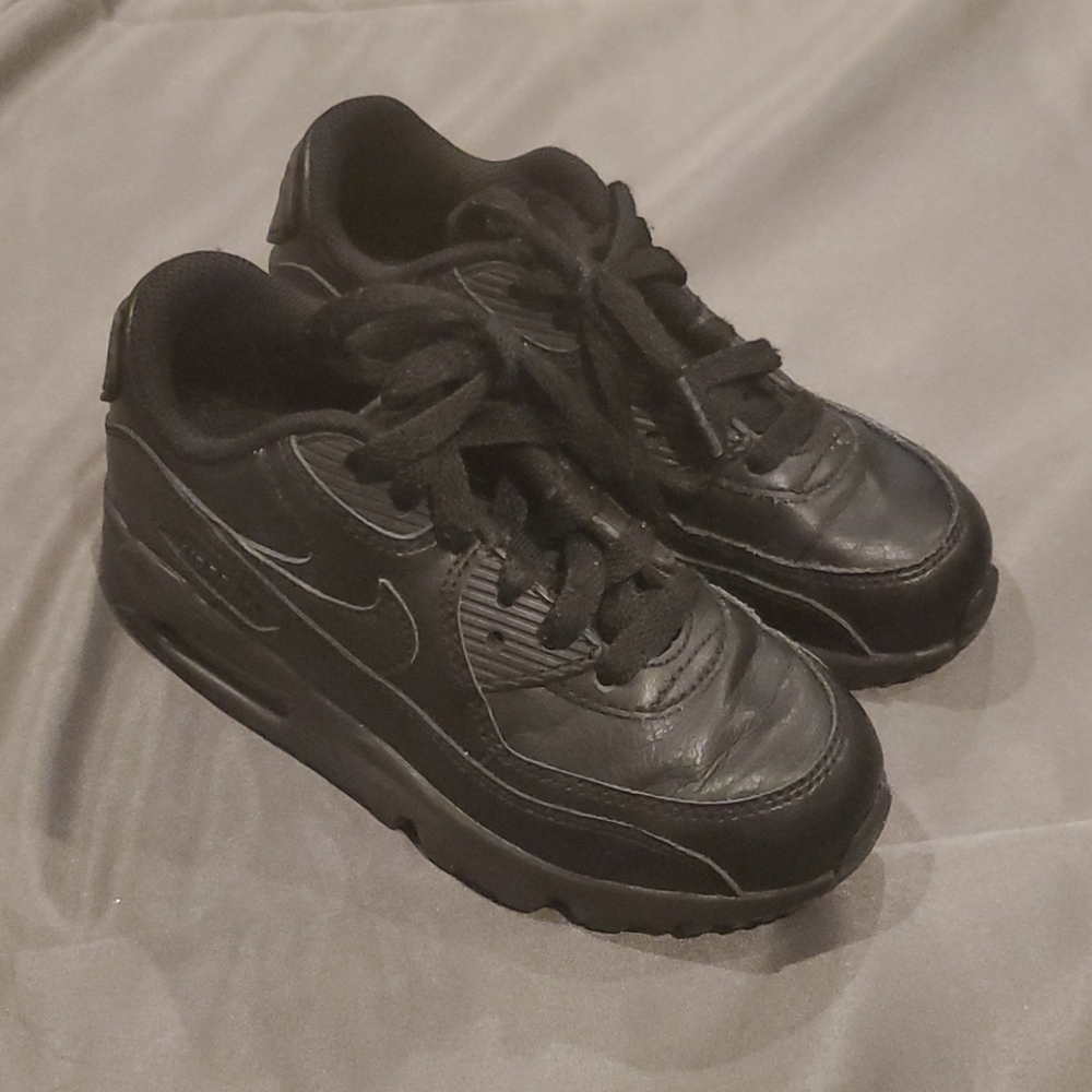 Nike Air Max 90. All black.
